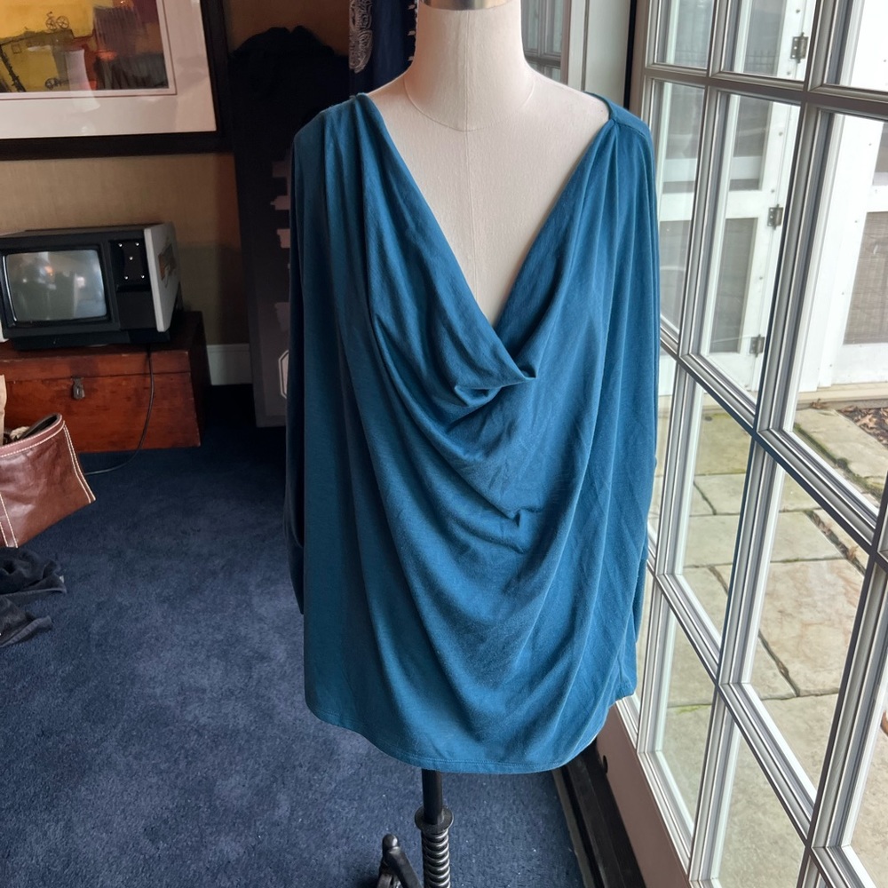 UK Style French Connection scoop neck, 3/4 length  sleeve. Teal. Size L